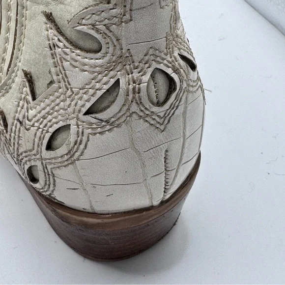 Coconuts by Matisse Otis White Vegan Western Booties - Picture 15 of 16